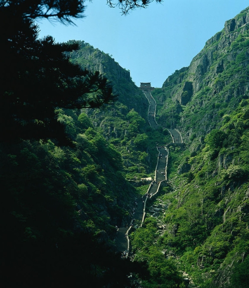 泰山巖巖 魯邦所詹